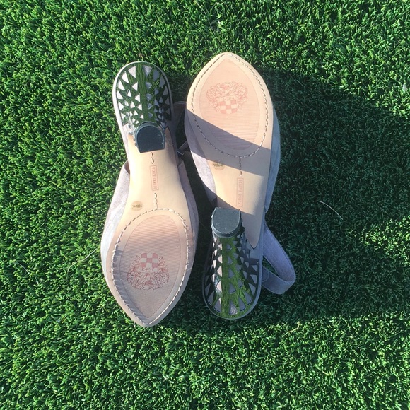 Vince Camuto - Picture 3 of 4